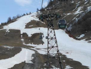 The piste down to Le Tour village